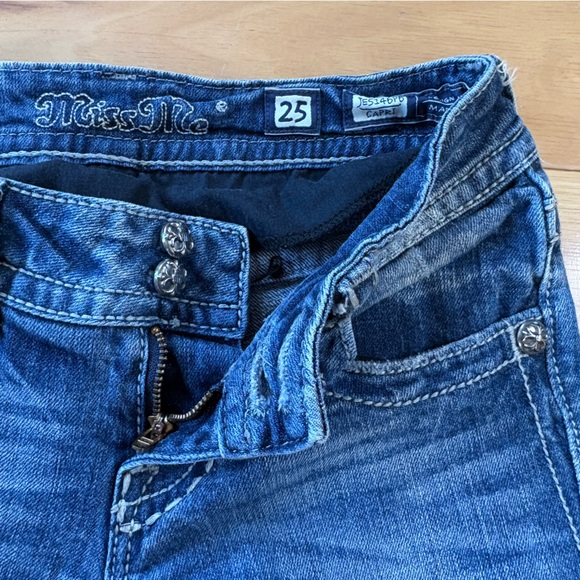 Miss Me Cropped Jeans Womens Sz 25 Low Rise Embellished Denim Capris - Picture 7 of 9